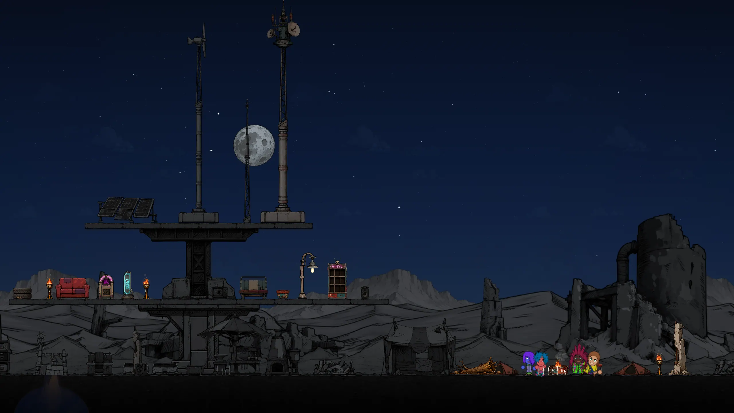 La luna entre dos antenas en una noche azul.